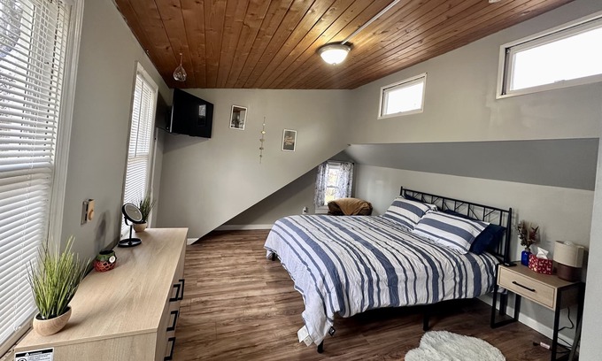 Poughkeepsie House | Private chef option |pet Friendly | Entire home