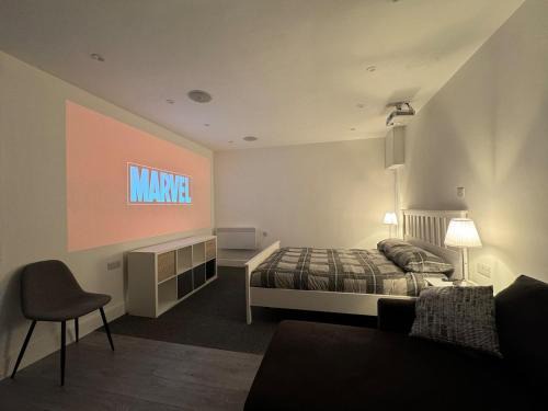 Herongate Apartment | Private cinema studio guest house with garden