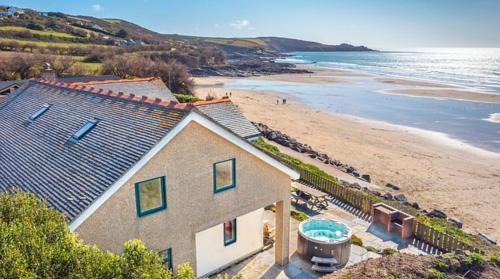 Perranuthnoe House | Private Cliff top Retreat by Perranuthnoe Beach