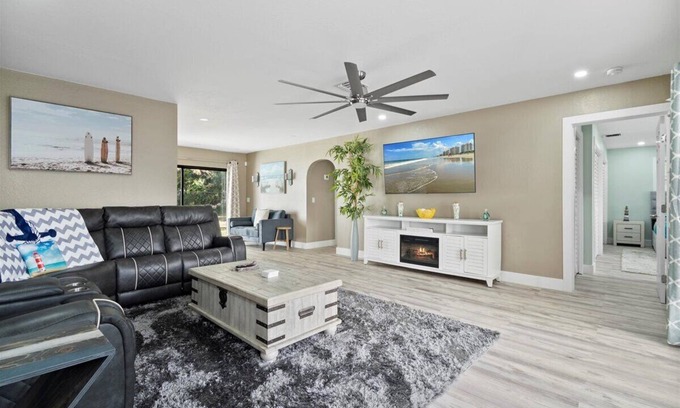 Lake Worth House | Private Coastal Chic 3BR Retreat