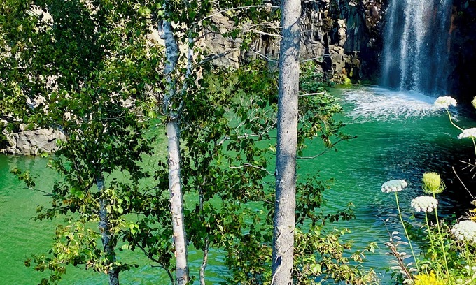Kings County House | Private Coastal Waterfall Escape, for Couples- Tides, Sauna, 55' Ocean Falls