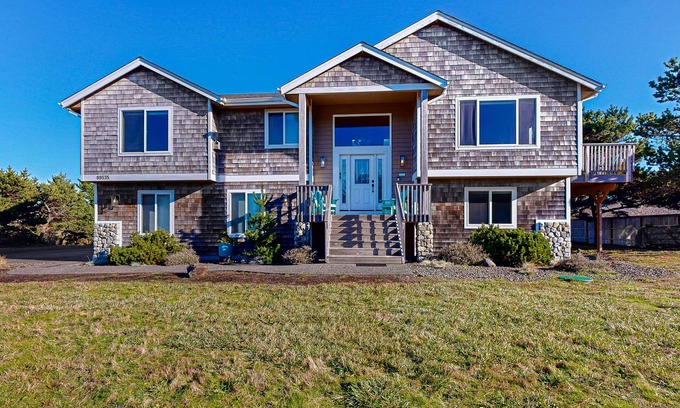Warrenton House | Private community home with beach access, jetted tub, scenic views, & fireplaces