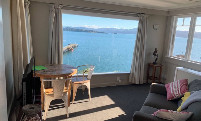 Lowry Bay Apartment | Private & cosy 1 bedroom. Amazing sea views, separate lounge and full kitchen.