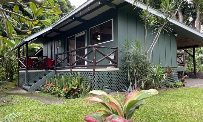 Honalo Cottage | Private cottage above Kona surrounded by coffee farms.