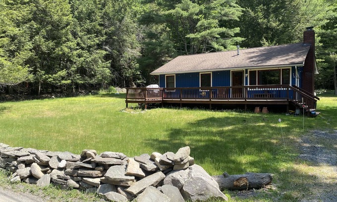 Kerhonkson Cottage | Private cottage getaway on a beautiful creek.