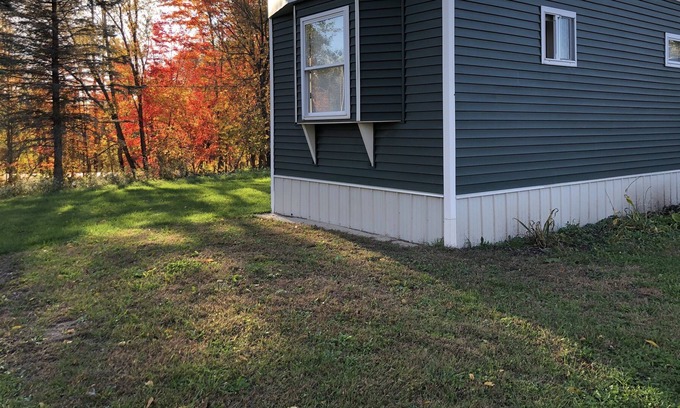 Le Roy House | PRIVATE COUNTRY ABODE BY WELLS LAKE MICHIGAN - sleeps 3