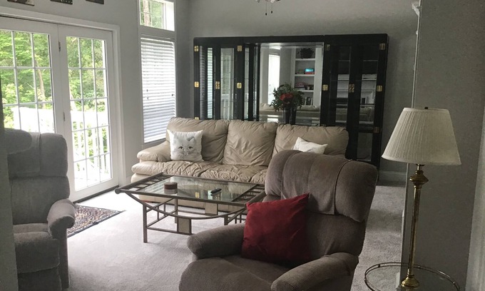 Concord House | Private Country Home in Park Like Setting