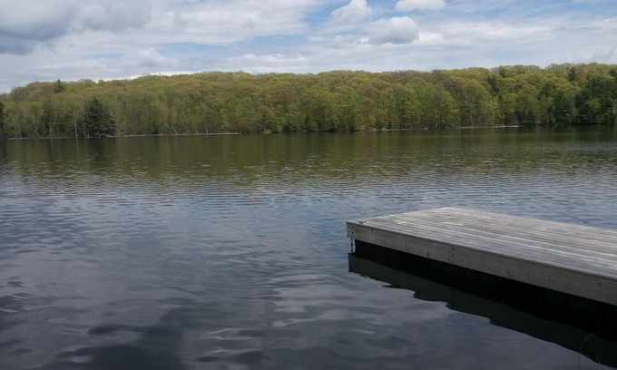 Central Frontenac Cottage | Private cozy cottage on Bobs Lake with boat launch