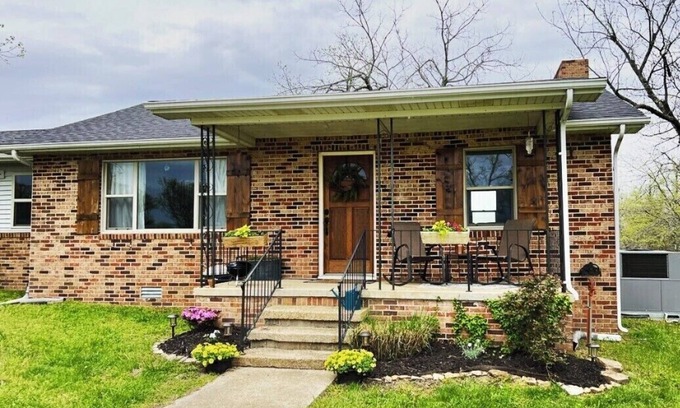 Harrison Cottage | Private & Cozy Ozark Mnt Cottage near BNR, Jasper, Boxley HRSN & hiking. VIEW