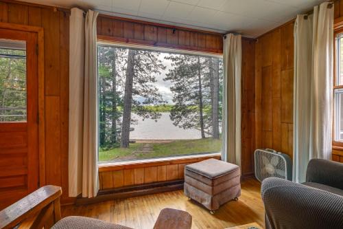 Mercer House | Private Dock and Screened Porch Echo Lake Cabin