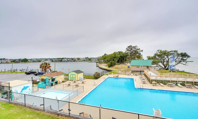 Colington Harbour Cottage | Private Dock & Beach Access: Kill Devil Hills Home