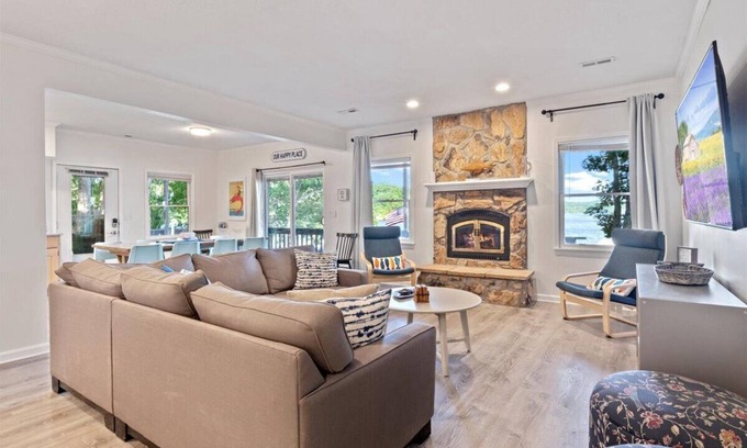 Stover House | Private Dock: Spacious Lakefront Home in Stover