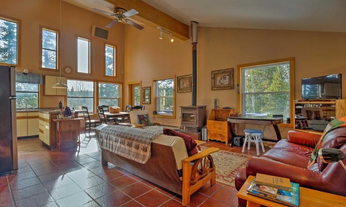 Valley of the Sun House | Private Dog-Friendly Fairplay Cabin with Deck and Yard
