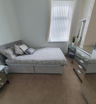 Grangetown House | Private Double Room in Cardiff