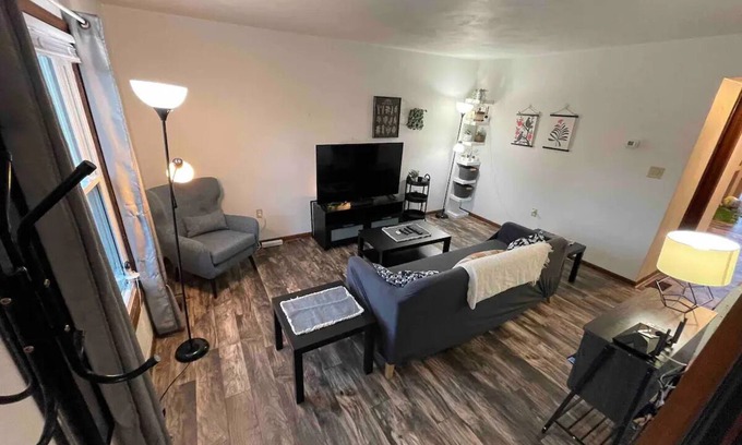 Johnstown House | Private duplex in Roxbury near Hospital/Arena - Pet Friendly