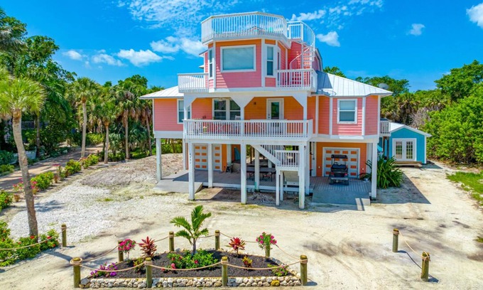Jose's Hideaway House | Private Elevated Pool & Deck!
