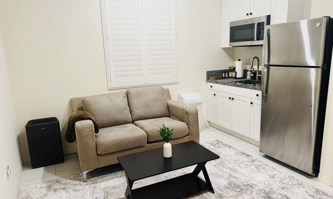 Ontario House | Private Entry Guesthouse in Ontario-Eastvale