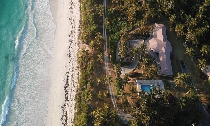 Governor's Harbour House | PRIVATE ESTATE ON PINK SAND BCH WITH PRIVATE POOL, WALK TO REST./BAR.