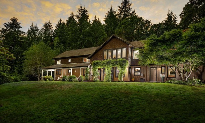 Carlton House | Private Estate Surrounded by Private Meadows, Forests, Trails, w/Fire-Pit and Stocked Fishing Lake