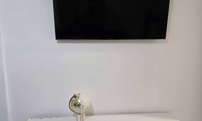 Plainfield Apartment | Private Family Friendly 1 Bedroom Apt with Kitchen, WiFi & Laundry in Plainfield
