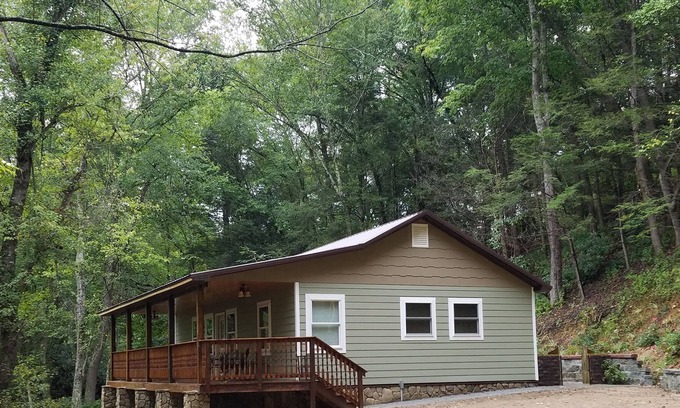 Butler House | Private Forest Retreat: No Cleaning Fees!
