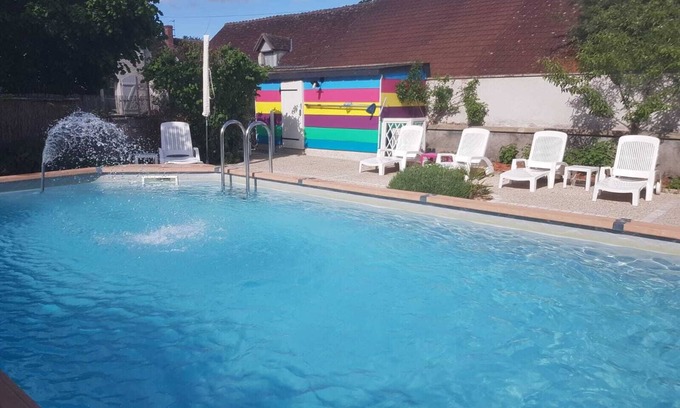 Saint-Georges-sur-Cher Cottage | Private Jacuzzi & Cabana bed
