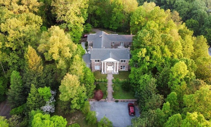 Gatlinburg - Pigeon Forge House | Private Game Mansion in Gatlinburg! Perfect Family Vacation! Go Lodge!