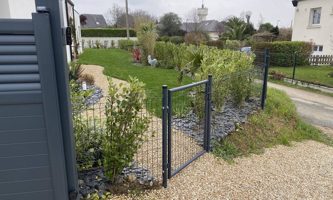 Locquirec Apartment | Private garden apartment in new house