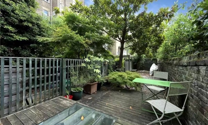 Notting Hill Apartment | Private Garden Flat Notting Hill, 5 minutes walk from Portobello Road market