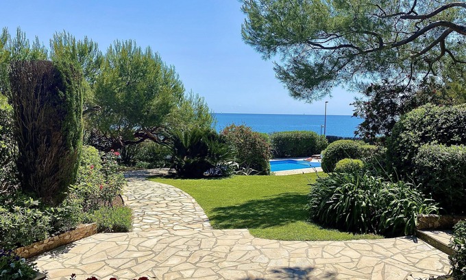 Cap-d'Antibes House | Private Guest House on Cap d'Antibes with sea view, Pool and parking !