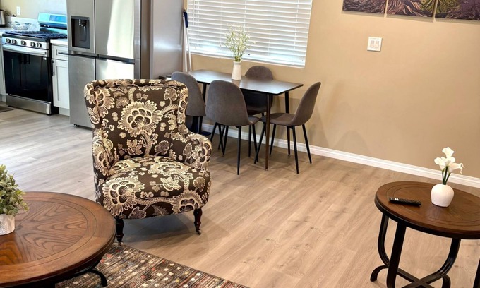 Winnetka House | Private Guest House in Winnetka - 2bd/1ba Private Entrance and Yard Area