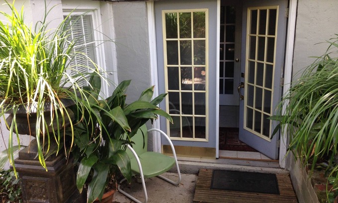 Summerville Historic District Apartment | Private Guest Quarters - Cozy 1 BR/1 BA apartment on Historic 2-acre estate