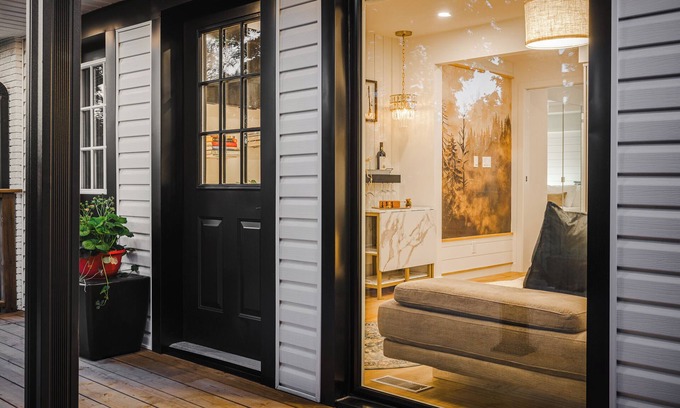 St. Catharines Bed & Breakfast | Private guest suite - near Niagara Falls