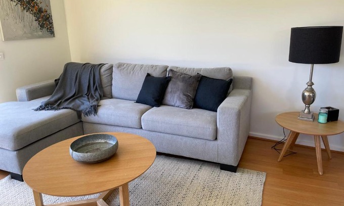 Mornington House | Private guesthouse - Minutes from the beach!