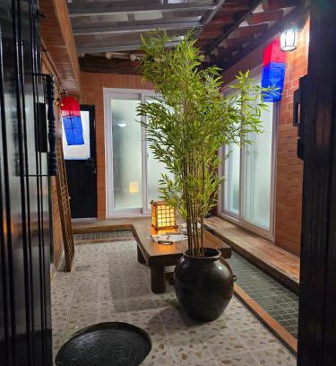 Jegi-dong House | #Private Hanok #3rooms #Barbecue #Rooftop sunbed #Korea University Station