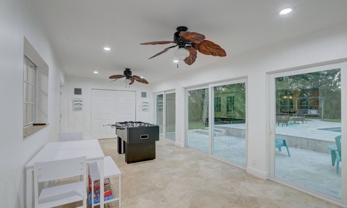 Central Oakland Park House | Private Heated Pool ~ Balcony ~ Near Beach