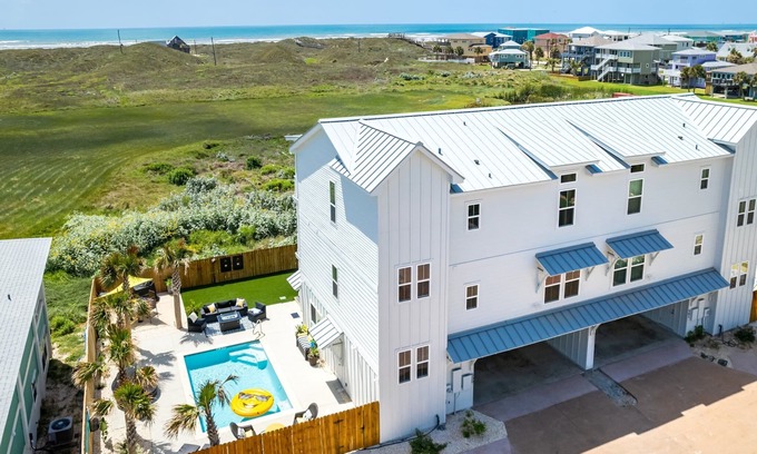 Port Aransas House | Private Heated Pool, Gulf Views and Golf Cart Included