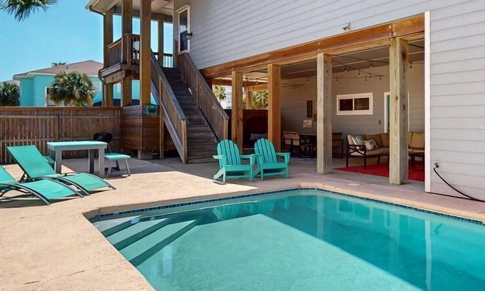 Port Aransas House | Private Heated Pool, Pet Friendly, Golf Cart Included