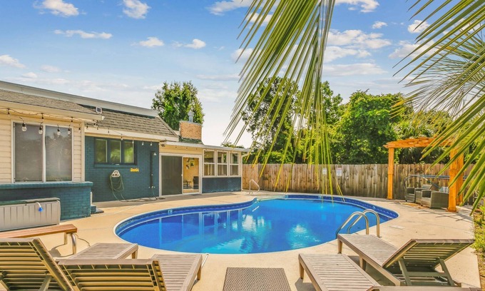 Grande Lagoon Lakes House | Private Heated Pool, Hot Tub, Game room, Kayaks | Minutes to the Beach | The BEST Home for Families