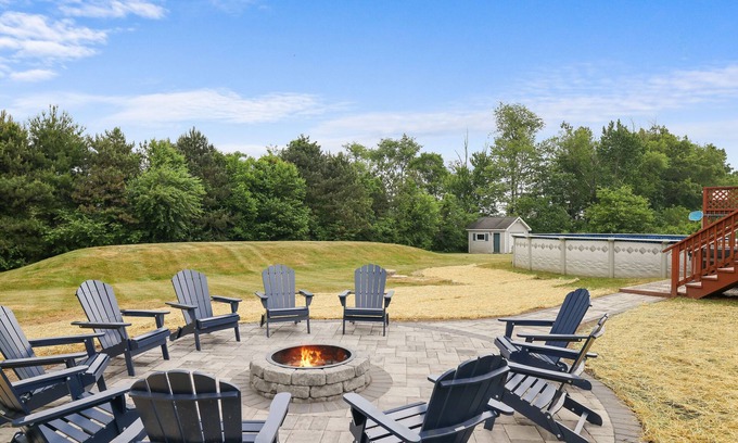 Stroudsburg House | Private Heated Pool/Hot Tub/Huge Game Room/Sauna/Fire Pit/Huge Yard/3300 sq ft!