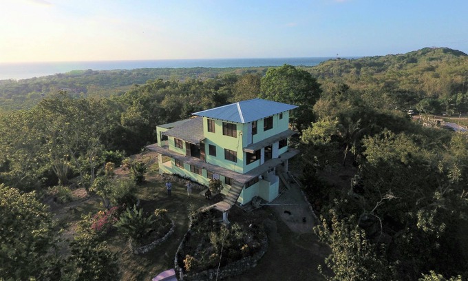 Orange Bay House | Private hilltop jungle villa