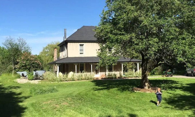 Mono Other | Private Hockley Valley Farmhouse