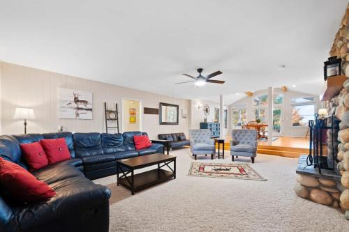 Bellaire House | Private Home 2 miles to Downtown Bellaire