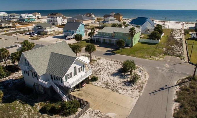 Toilla Segunda House | Private Home! Corner Lot steps from the Beach! One minute walk to the beach. n
