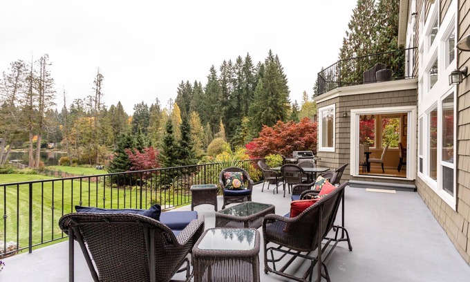 Leota House | Private Home in Wine Country, Quiet, Close to Amenities, on the Lake!