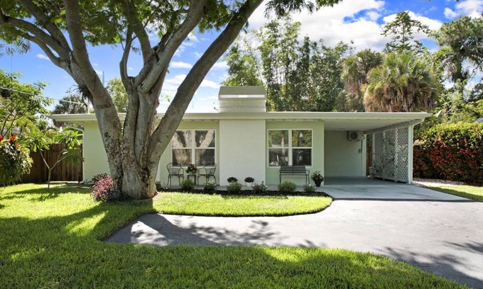 Lake Park House | Private Home near 5th Ave, Downtown, & Close to the Beach