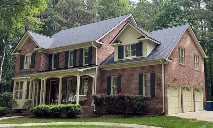 Raleigh House | Private Home Office, Ultafast WiFi, Designer Furnishings & Luxury Bedding