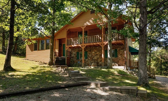 Branson Theater District Cabin | Private Home on 3 Acres! 5 Bedrooms - Private Hot Tub - Close to Strip! | Silver Creek