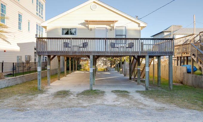 Seagrove Beach House | Private Home! Walking Distance To The Beach! Spacious Deck! SLEEPS 10!
