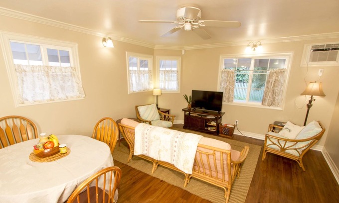 Historic Lahaina Front Street Cottage | Private Home; Walk to the Heart of Lahaina Towns Shops, Restaurants, and Harbor! Living room